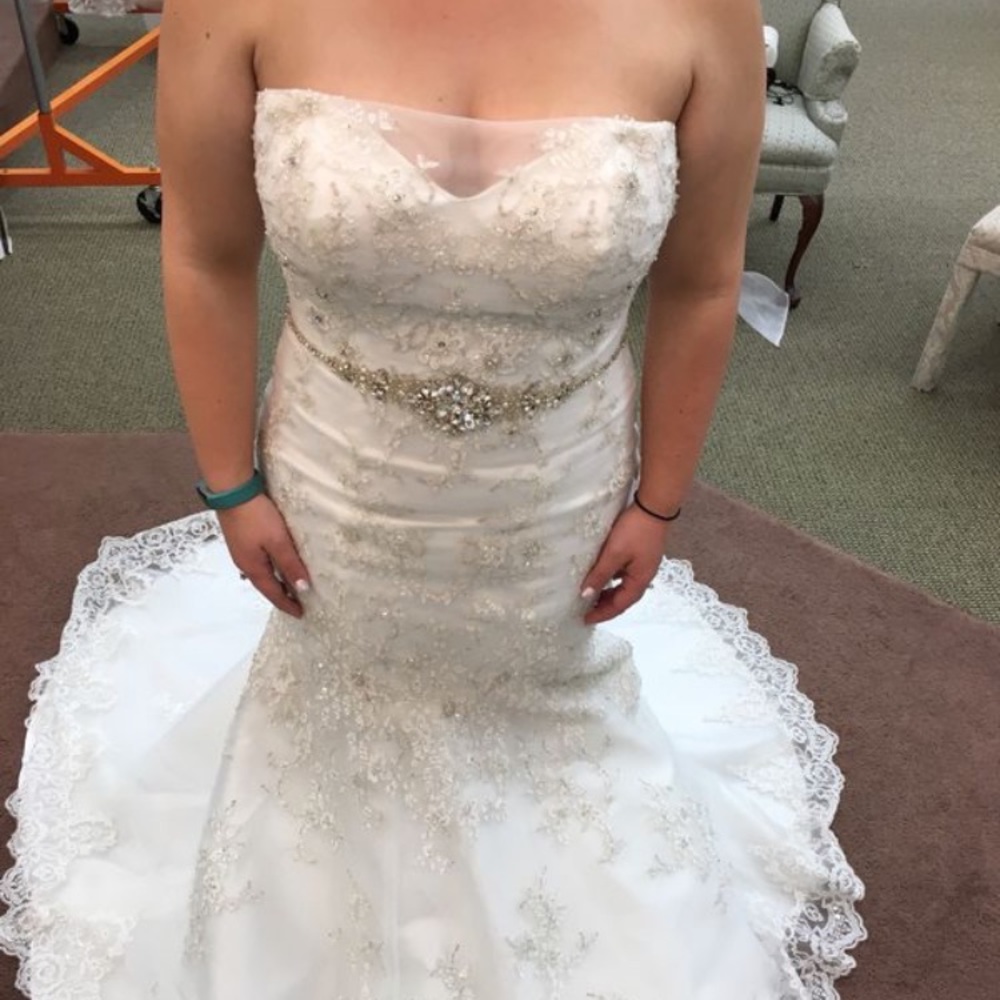 Brand new wedding dress